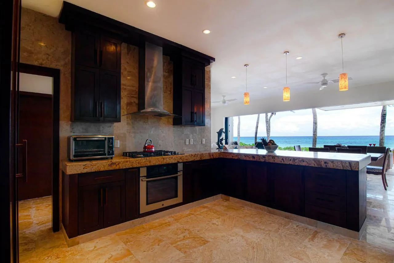 Casa Martini- Oceanfront Private Pool House For 6 Villa Playa del Carmen